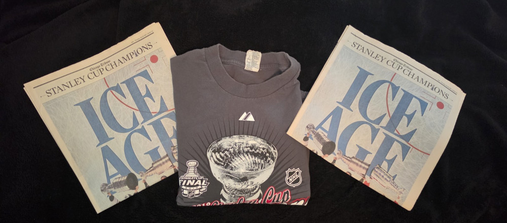 Chicago Blackhawks 2015 Stanley Cup « ICE AGE » Tribune Newspapers + Men&rsquo;s L Shirt