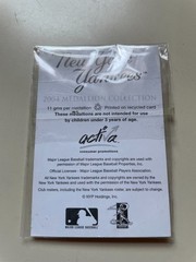 NY YANKEES 2004 MEDALLION AND BERNIE WILLIAMS PIN