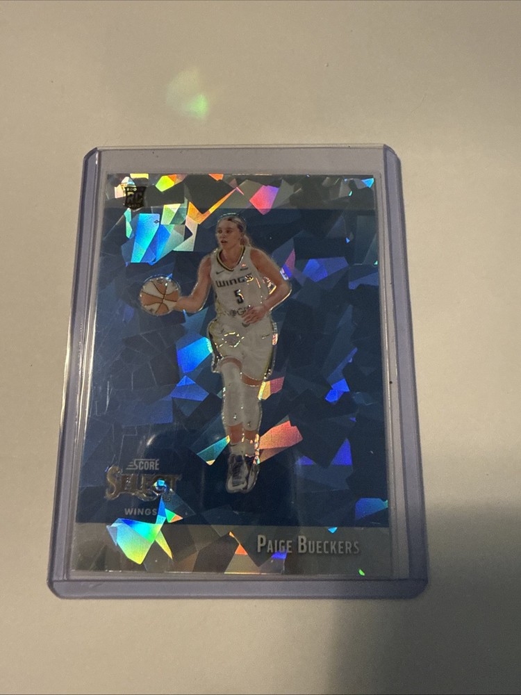 WNBA Select 2025 Paige Bueckers Dallas Wings RC #18 Cracked Ice Score Select