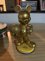 MICKEY MOUSE Statue NBA 2011 All Star Game Los Angeles Lakers Version Figurine