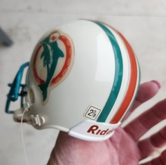 MIAMI DOLPHINS RIDDELL THROWBACK COLLECTIBLE 2-7/8 MICRO FOOTBALL HELMET DAMAGE
