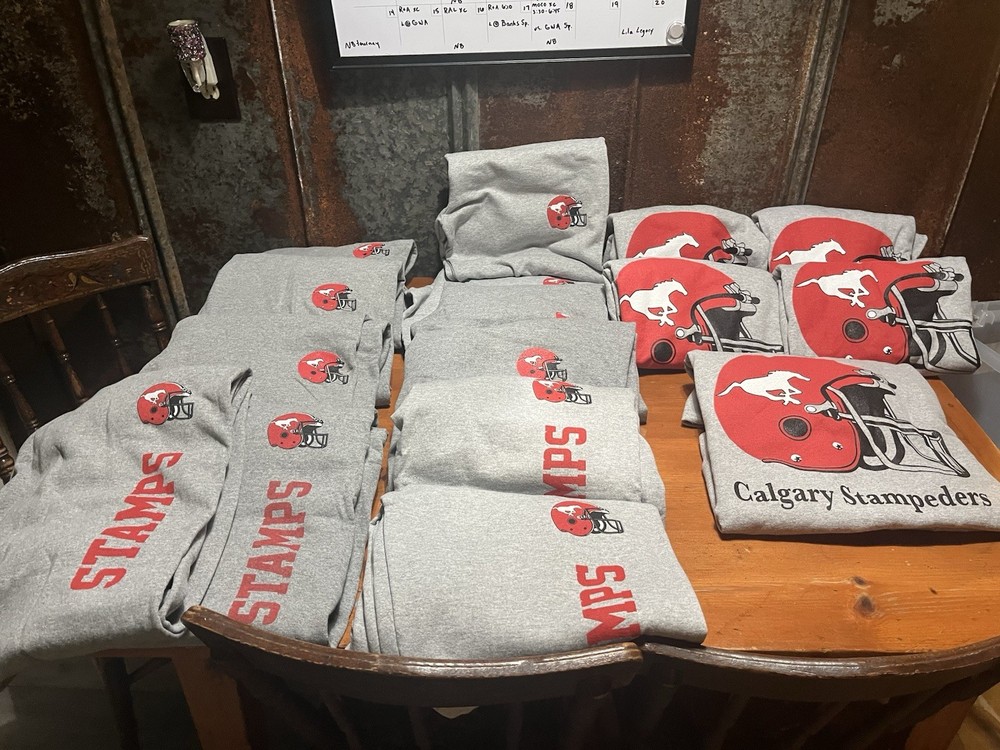 Calgary Stampeders Player Issued 3XL Sweatpants & XL Sweatshirts