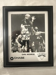 New York Knicks Earl Monroe 10&Prime; by 12&Prime; Autograph Signed Picture