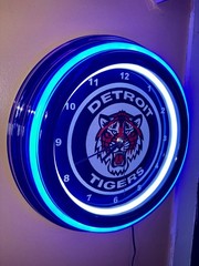 Detroit Tigers Baseball Bar Man Cave Neon Style Retro LED Clock Sign