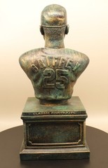 2003 KEN GRIFFEY JR CLASSIC PORTRAIT BUST, FIGURE 8 3/4&Prime; TALL – DAMAGED (READ)
