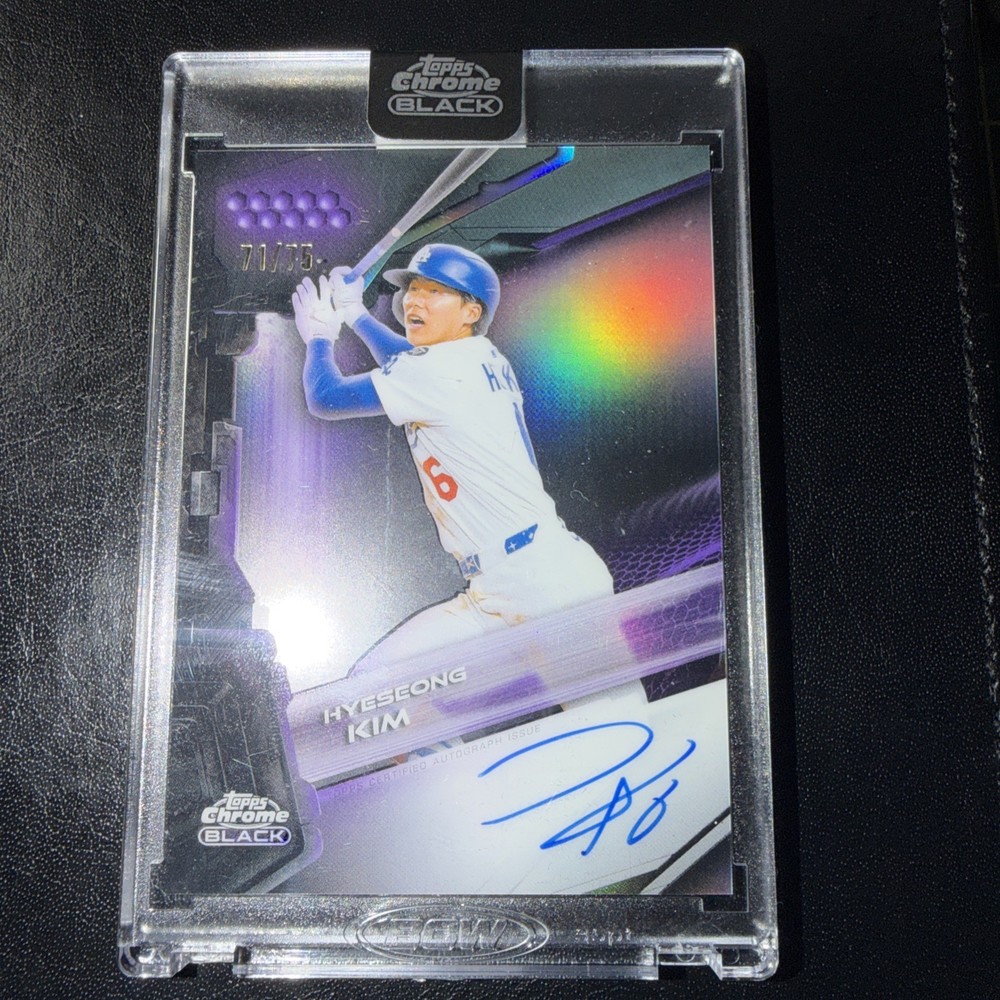 A 2025 Topps Chrome Black Hyeseong Kim Purple Refractor Autograph #70/75 Dodgers