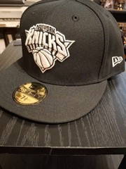New Era 59Fifty NY Knicks Black & White 7 3/8 Fitted Hat NWT 26&prime; NBA Champions
