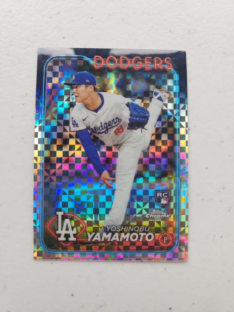 2024 Topps Chrome – Yoshinobu Yamamoto #18 X-Fractor (RC)