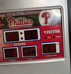 PHILADELPHIA PHILLIES SCOREBOARD ALARM CLOCK WITH 3 DIF. SOUNDS WORLD SERIES