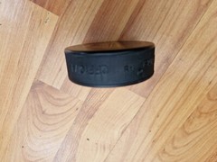 NOTTINGHAM PANTHERS CREST GMB OFFICIAL ICE HOCKEY PUCK SIGNED BY UNKNOWN PLAYER