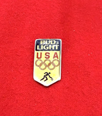 *VINTAGE* 1984 LOS ANGELES OLYMPICS PIN – Bud Light TEAM USA BASKETBALL
