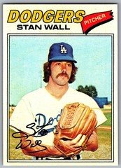 1977 Topps #88 – Stan Wall Los Angeles Dodgers NM