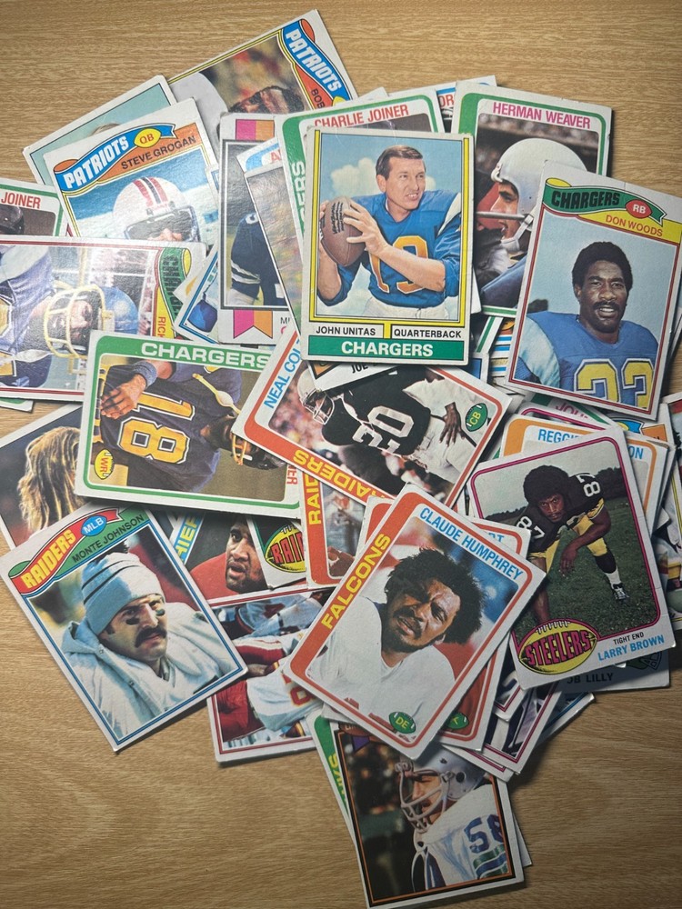 Lot of 5, 10, 15, 20, or 25 1970s football cards from any of 25 teams or random