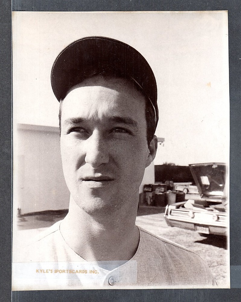 Ed Brinkman SENATORS 7-3/8 x 9-1/2 UNSIGNED ORIGINAL B & W PRESS PHOTO Pose #5