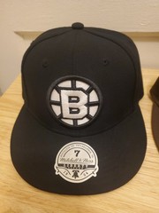 Mitchell & Ness Boston Bruins FIitted Hats Brown & Black Pair Of 2 Hats Size 7
