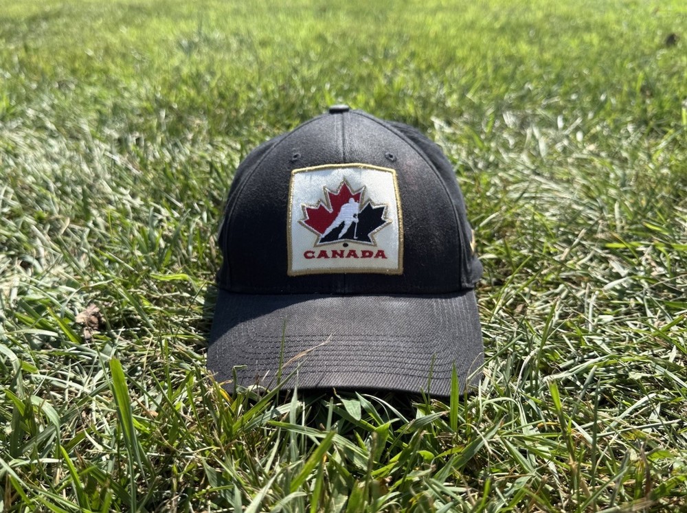 Vintage Nike Hockey Team Canada Flex Fit Black Hat Cap One Size IIHF