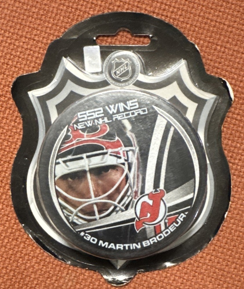 MARTIN BRODEUR 552 WINS COMMEMORATIVE PUCK NHL RECORD NEW JERSEY DEVILS NJ RARE