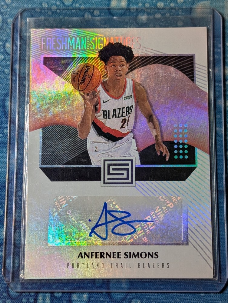 2018-19 Panini Status – Freshman Signatures Anfernee Simons #FS-ASM (AU, RC)