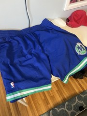 Dallas Mavericks Men’s 2XLB Mitchell & Ness Shorts Blue