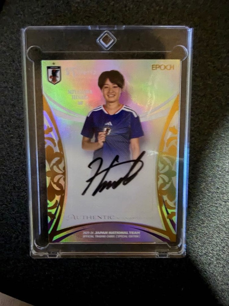 Epoch Japan Nadeshiko Hinata Miyazawa graphed Card 02/10 Sign