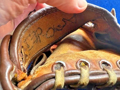 VTG Goodwin Cookie Rojas (Phillies/Royals) 11” Baseball Glove – RHT – 11&Prime;