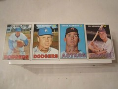 LOT OF 17 (1967) BASEBALL CARDS – CESAR TOVAR – JIM BREWER AND MORE – OFC-E