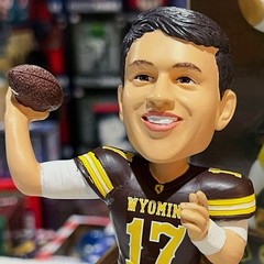 JOSH ALLEN Wyoming Cowboys Buffalo BILLS #17 « Jersey Retirement » NCAA Bobblehead