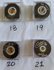 Chicago Blackhawks signed NHL Hockey Puck: Please select your players