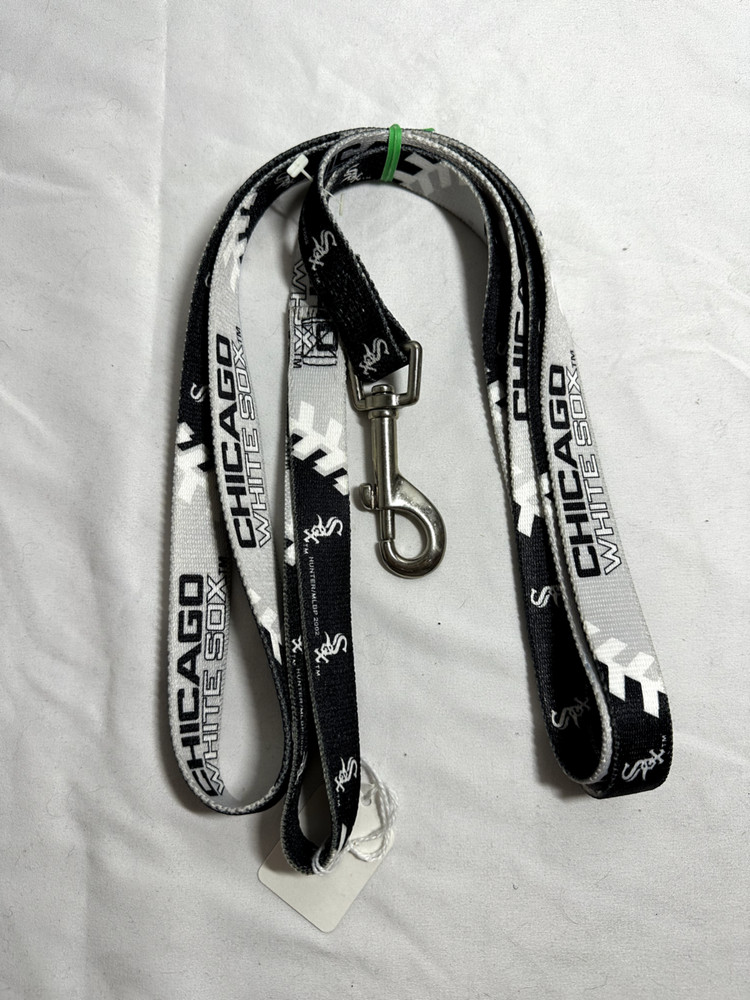 Gray and Black Chicago White Sox Medium 3/4&Prime; 6 Foot Dog Leash