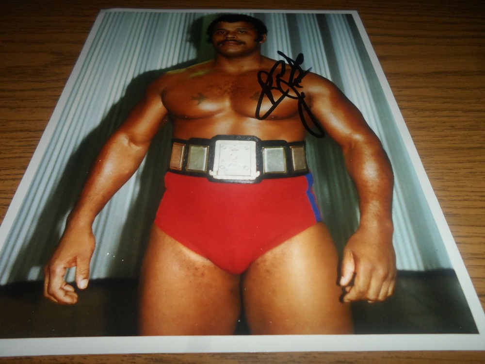 ROCKY JOHNSON (RIP) AUTOGRAPHED/SIGNED 8×10 PHOTO WWF–THE ROCK DWAYNE JOHNSON
