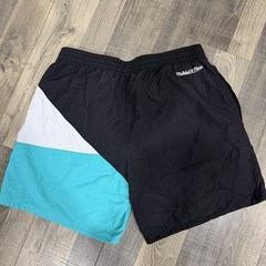 NWT – Mitchell & Ness Vancouver Grizzlies Black & Teal Woven Shorts, Size – L