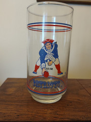 VINTAGE NFL 1980&rsquo;s New England Patriots « Pat the Patriot » Mobil 16oz Glass
