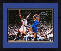 Framed Dirk Nowitzki Dallas Mavericks Signed 8×10 Shot vs. Chris Bosh Photo