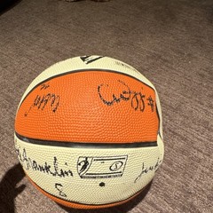 Maya Moore, Seimone Augustus etc signed WNBA Game Ball. 2011 WNBA Champions.