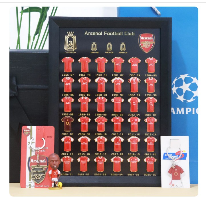 ⚽ Soccer Star Players Jersey Pin Badge Display Frame Football Collectible Gift