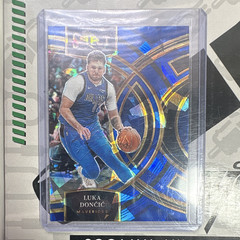 Panini Select 2023 Premier Blue Cracked Ice Prizm Luka Dončić #150 COLOR MATCH