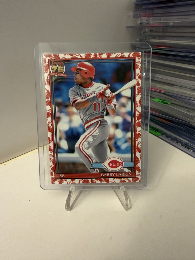 2026 Topps Series 1 Japan Edition Barry Larkin #T91-81 Koi Fish Parallel – Reds