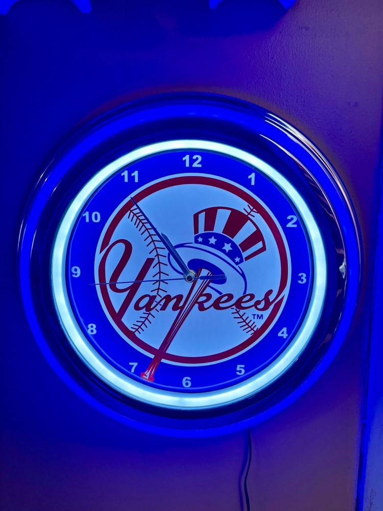 New York Yankees Baseball Bar Man Cave Neon Style Retro LED Clock Sign