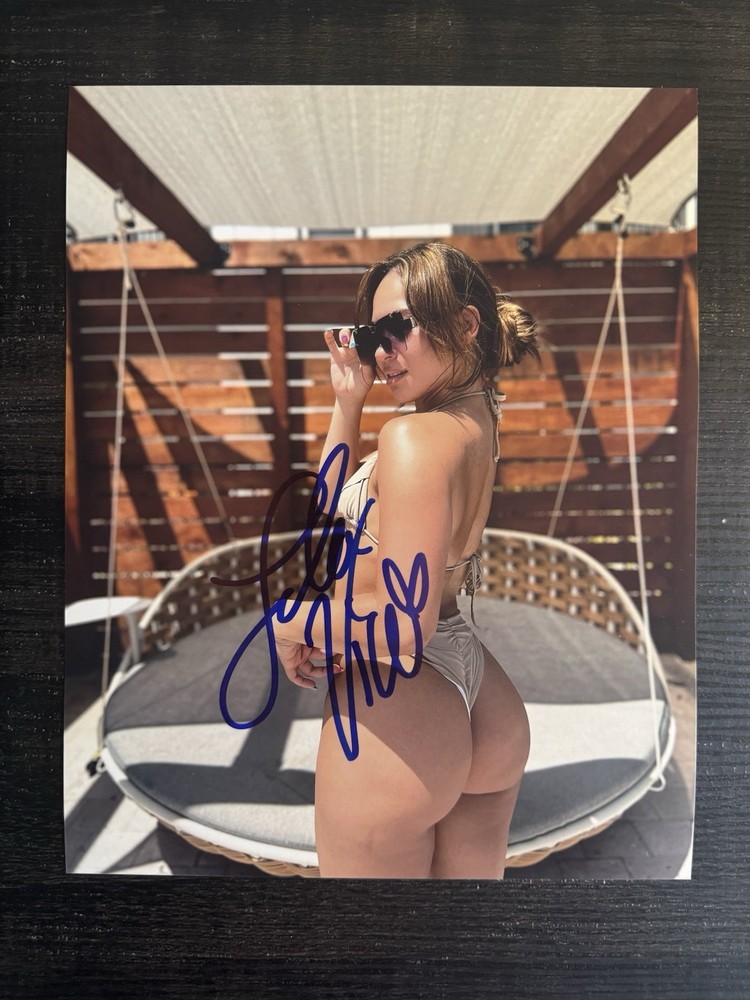 Lola Vice (World Wrestling Entertainment) Signed WWE NXT 8×10 Photo