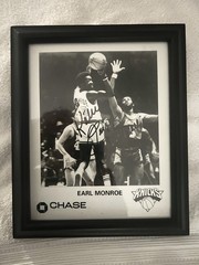 New York Knicks Earl Monroe 10&Prime; by 12&Prime; Autograph Signed Picture