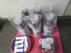New York Giants Party Pack – (150) Plastic Cups (48) Paper Plates (96) Napkins
