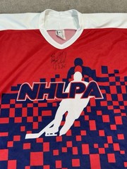 Vintage NHLPA BAUER Hockey Jersey Size XL Signed Unknown #20