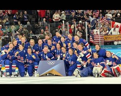 US WOMENS HOCKEY OLYMPIC GOLD MEDAL 8X10 GLOSSY PHOTO Team GOLD