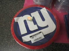 New York Giants Party Pack – (150) Plastic Cups (48) Paper Plates (96) Napkins
