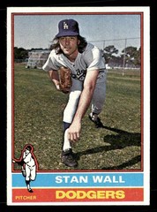 1976 Topps #584 Stan Wall EX – NM