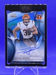 👟LQ 2025 TOPPS CHROME BLACK FOOTBALL AUTO BLUE REFRACTOR /150 CHASE BROWN