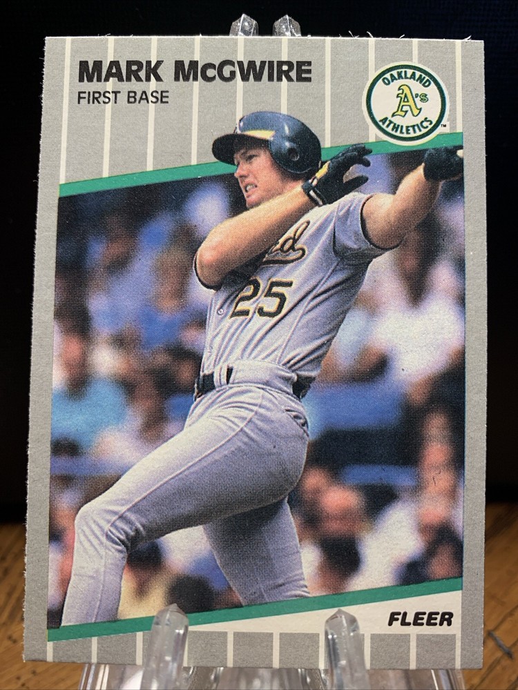 1989 Fleer Mark McGwire Oakland Athletics #17