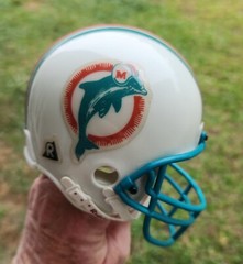 MIAMI DOLPHINS RIDDELL THROWBACK COLLECTIBLE 2-7/8 MICRO FOOTBALL HELMET DAMAGE