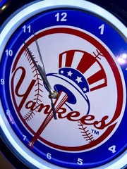 New York Yankees Baseball Bar Man Cave Neon Style Retro LED Clock Sign