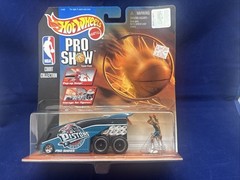 Mattel Hot Wheels Pro Show Court Collection Detroit Pistons 1:43 Scale